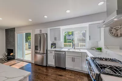 380 Ventura Club Drive, Roselle, IL 60172 - Photo 8