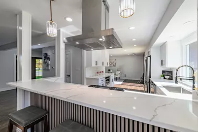 380 Ventura Club Drive, Roselle, IL 60172 - Photo 6