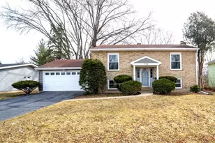 719 Webster St, Algonquin, IL 60102 - Photo 1