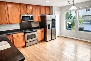 2303 Neubauer Circle, Lindenhurst, IL 60046 - Photo 8