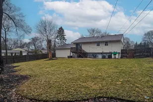 400 Country Ln, Streamwood, IL 60107 - Photo 18