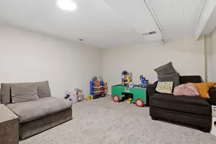 400 Country Ln, Streamwood, IL 60107 - Photo 12