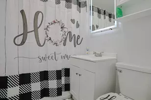 400 Country Ln, Streamwood, IL 60107 - Photo 6