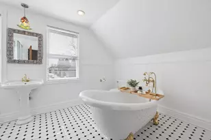 421 E School St, Naperville, IL 60540 - Photo 10