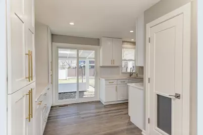 935 Elmwood Lane, Elk Grove Village, IL 60007 - Photo 14