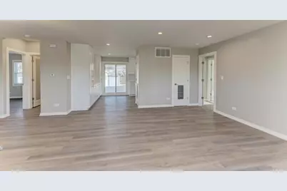 935 Elmwood Lane, Elk Grove Village, IL 60007 - Photo 2