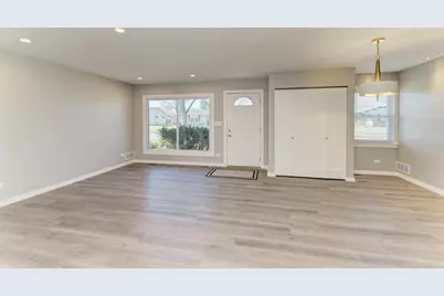 935 Elmwood Lane, Elk Grove Village, IL 60007 - Photo 4