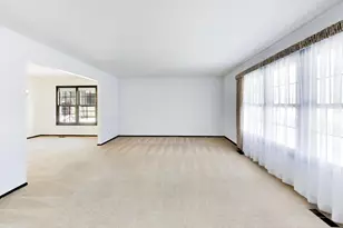 285 Loveland Dr, Glendale Heights, IL 60139 - Photo 16