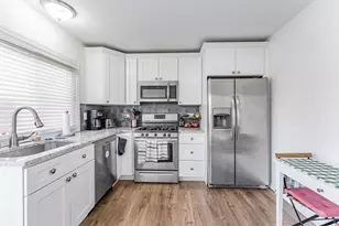 408 Colony Ct, Bolingbrook, IL 60440 - Photo 6