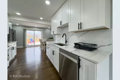 9017 Major Avenue, Morton Grove, IL 60053 - Photo 6