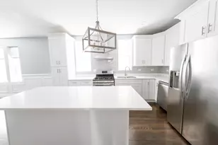 2102 Harvey Ave, Berwyn, IL 60402 - Photo 2