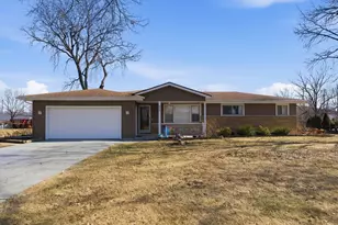 900 Barber Ln, Joliet, IL 60435 - Photo 2