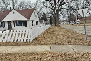 403 N Day Ave, Rockford, IL 61101 - Photo 8