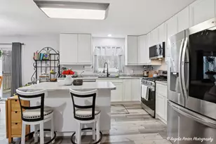 25423 W Highwoods Dr, Antioch, IL 60002 - Photo 8