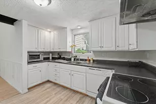 2014 Blackthorn Dr, Champaign, IL 61821 - Photo 12