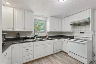 2014 Blackthorn Dr, Champaign, IL 61821 - Photo 14
