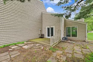 2014 Blackthorn Dr, Champaign, IL 61821 - Photo 2