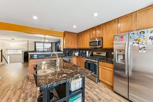 464 Valentine Way, Oswego, IL 60543 - Photo 10