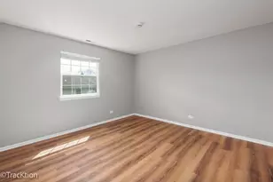 549 E Shag Bark Ln, Streamwood, IL 60107 - Photo 6