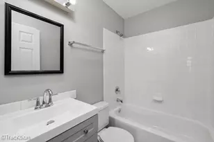 549 E Shag Bark Ln, Streamwood, IL 60107 - Photo 8