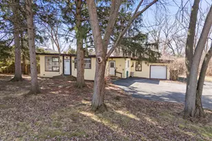 128 Harding Ct, Glen Ellyn, IL 60137 - Photo 4