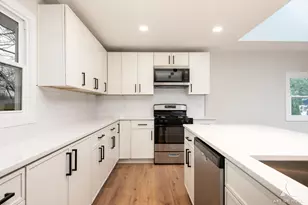 226 Grant Dr, Bolingbrook, IL 60440 - Photo 6