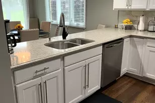 1810 Golf View Dr, Bartlett, IL 60103 - Photo 10