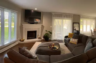 1810 Golf View Dr, Bartlett, IL 60103 - Photo 8