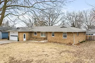 310 E Market St, Somonauk, IL 60552 - Photo 1