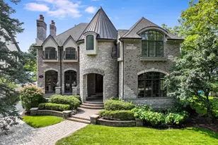 712 E Hillside Rd, Naperville, IL 60540 - Photo 1