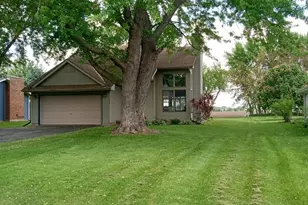 683 Lasalle Dr, Somonauk, IL 60552 - Photo 1