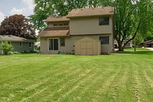 683 Lasalle Dr, Somonauk, IL 60552 - Photo 2