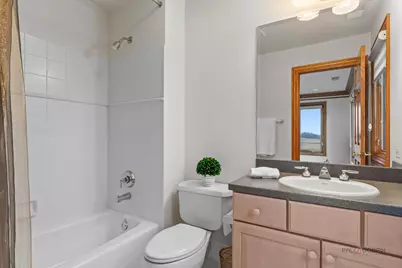 1611 Burr Oak Drive, Libertyville, IL 60048 - Photo 32