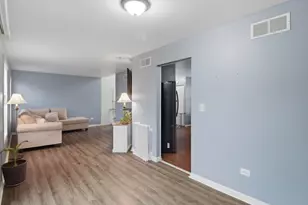 421 Farmbrook Ct, Romeoville, IL 60446 - Photo 4