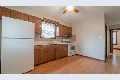 10439 S Avenue M, Chicago, IL 60617 - Photo 8