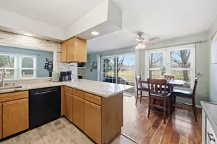 1821 Pebble Beach Cir, Elk Grove Village, IL 60007 - Photo 4