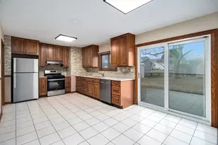 120 Ellington Dr, Schaumburg, IL 60194 - Photo 6