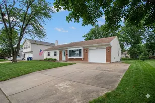 120 Ellington Dr, Schaumburg, IL 60194 - Photo 2