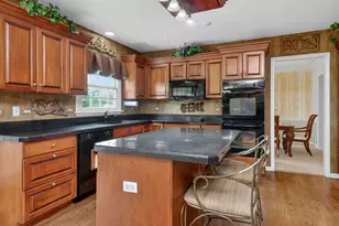 26W248 Tuckaway Ct, Winfield, IL 60190 - Photo 8