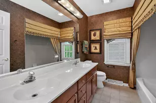 26W248 Tuckaway Ct, Winfield, IL 60190 - Photo 16