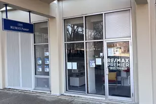 1355 N Sandburg Terrace, Chicago, IL 60610 - Photo 2