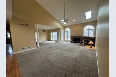 327 Royal Oak Drive, Steger, IL 60475 - Photo 8