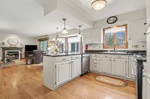 570 Violet Ln, Batavia, IL 60510 - Photo 10