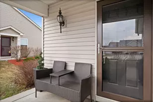 684 Vine St, Hampshire, IL 60140 - Photo 4