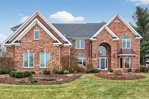 38W509 Golfview Ct, Saint Charles, IL 60175 - Photo 1