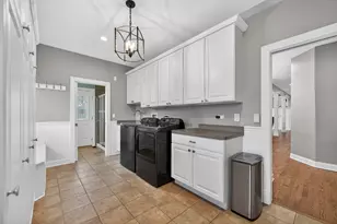 38W509 Golfview Ct, Saint Charles, IL 60175 - Photo 34