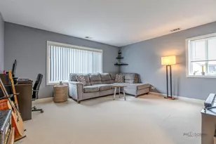 379 E Rimini Ct, Palatine, IL 60067 - Photo 2