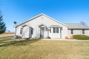 340 Manning Dr, Dekalb, IL 60115 - Photo 2