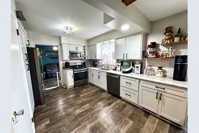 1048 Lora Avenue, Princeton, IL 61356 - Photo 2