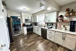 1048 Lora Ave, Princeton, IL 61356 - Photo 2